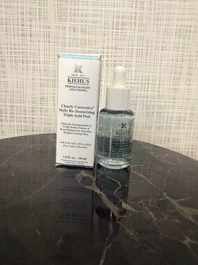 Kiehl's Daily Re-Texturizing Triple Acid Peel - Light Blue Bottle